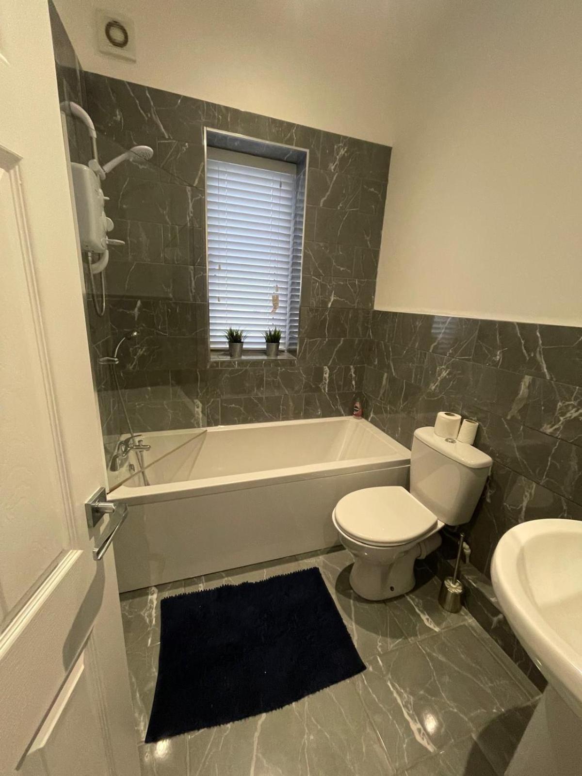 Spacious 2 Bedroom Apartment Liverpool Exterior foto